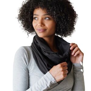 NWT Beyond Yoga Black Hidden Pocket Infinity Scarf One Size